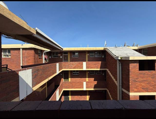 1.5 BEDROOM FLAT FOR SALE IN ESSENWOOD
